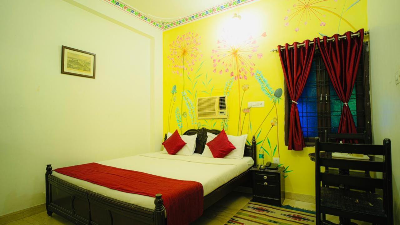 Hotel Lake Paradise Udaipur Esterno foto