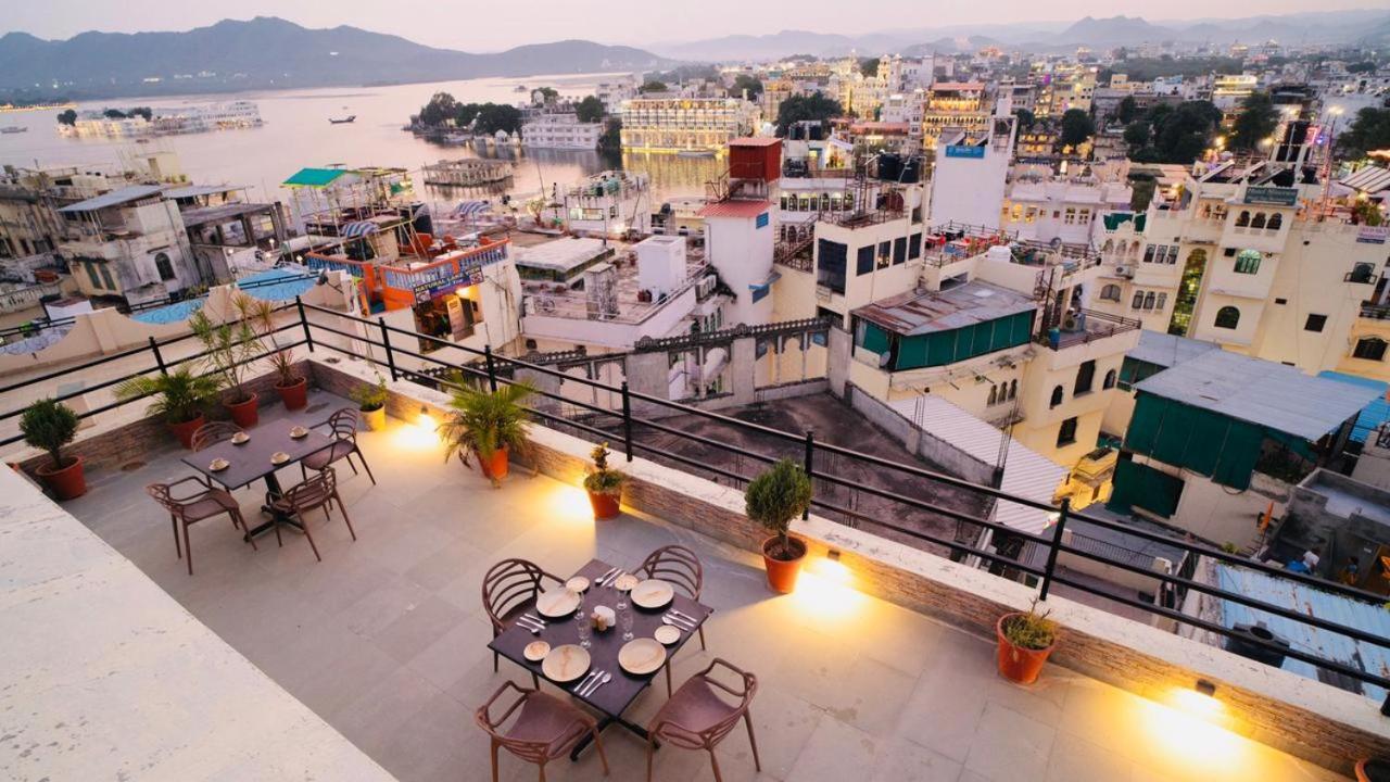Hotel Lake Paradise Udaipur Esterno foto