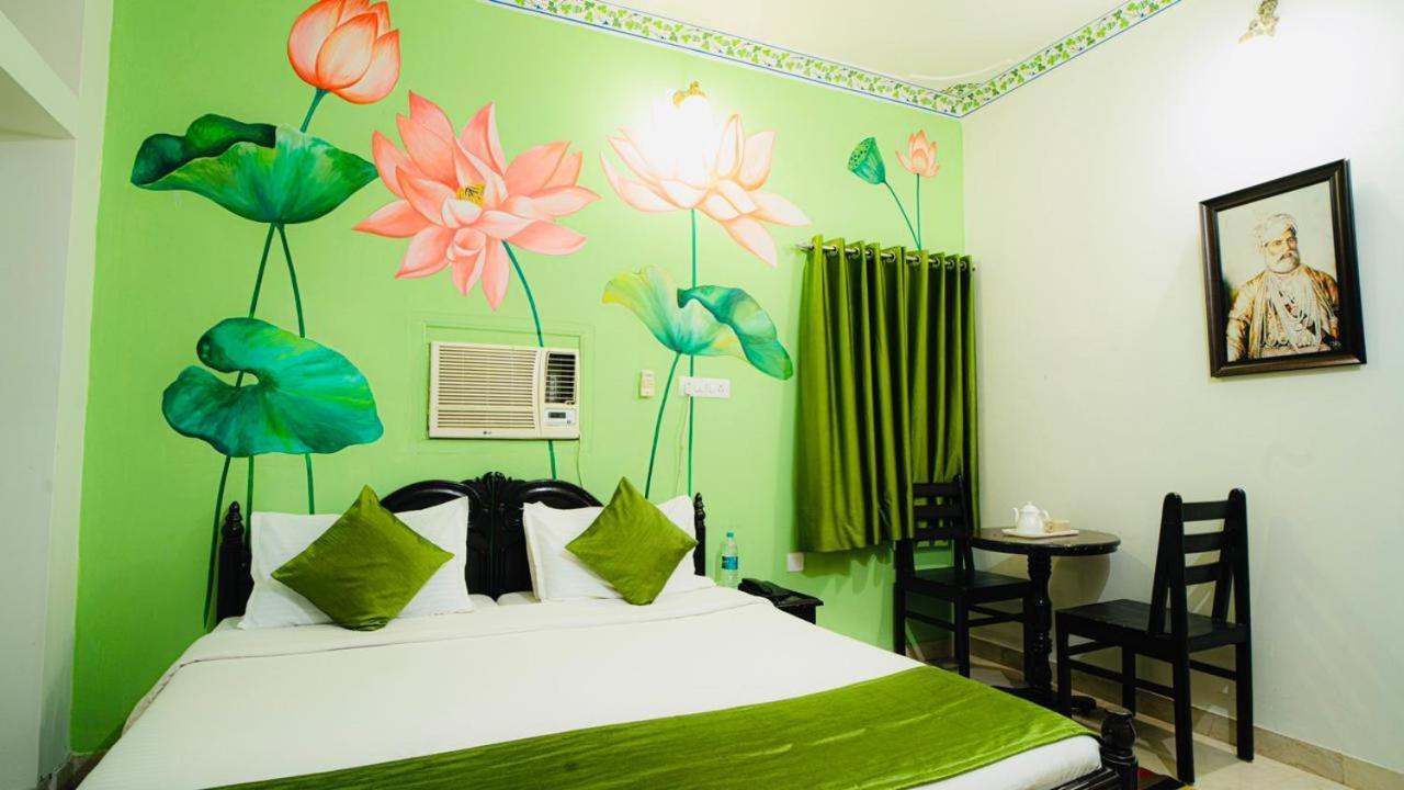 Hotel Lake Paradise Udaipur Esterno foto