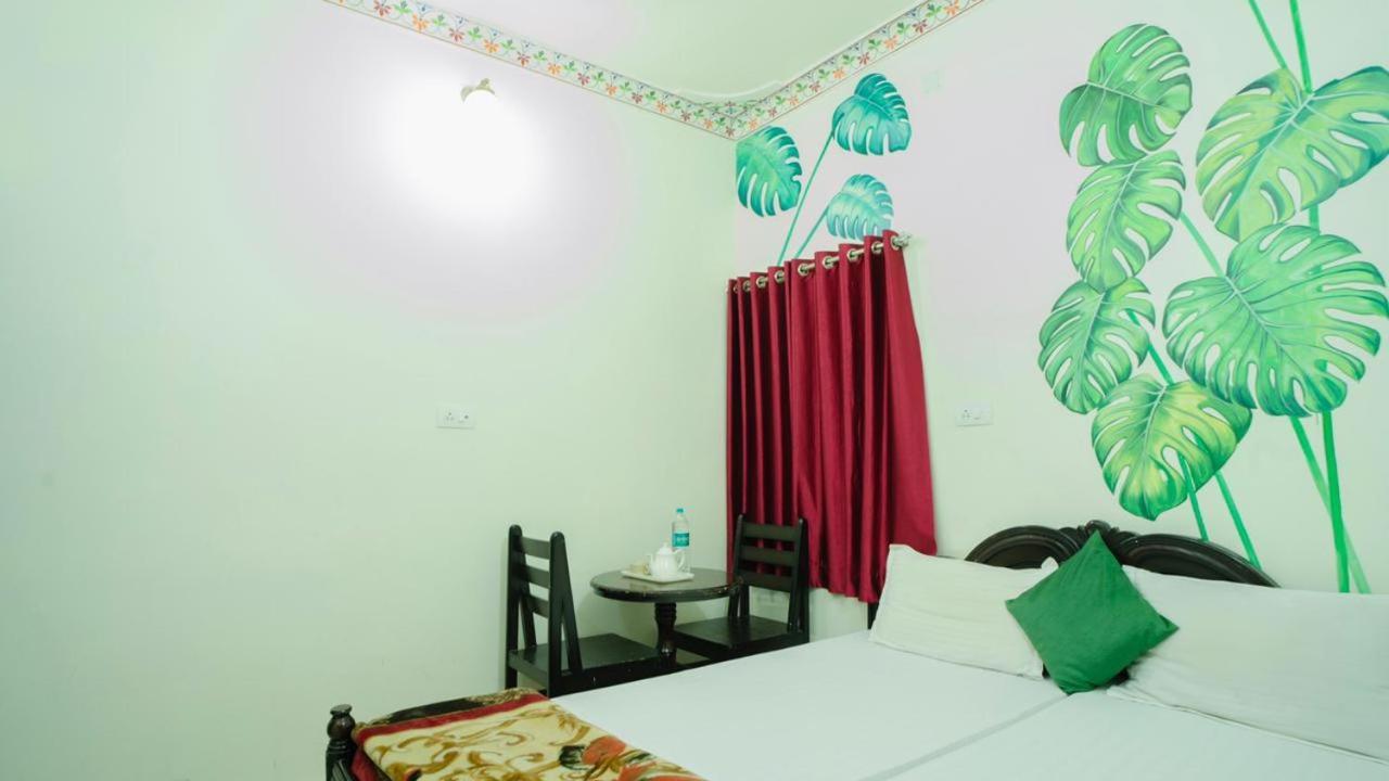 Hotel Lake Paradise Udaipur Esterno foto