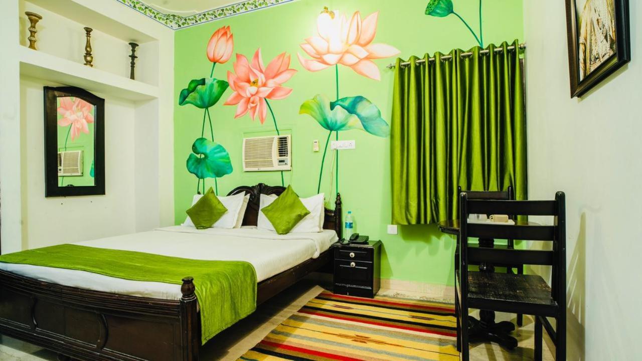 Hotel Lake Paradise Udaipur Esterno foto