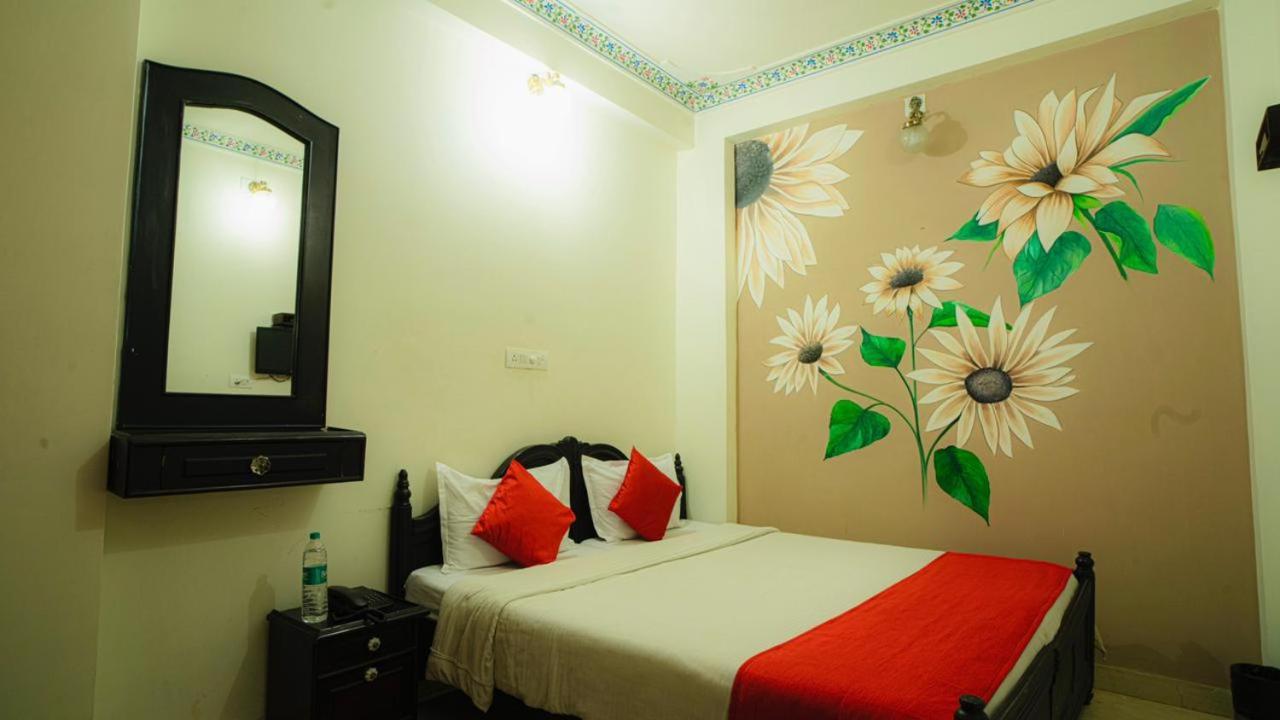 Hotel Lake Paradise Udaipur Esterno foto