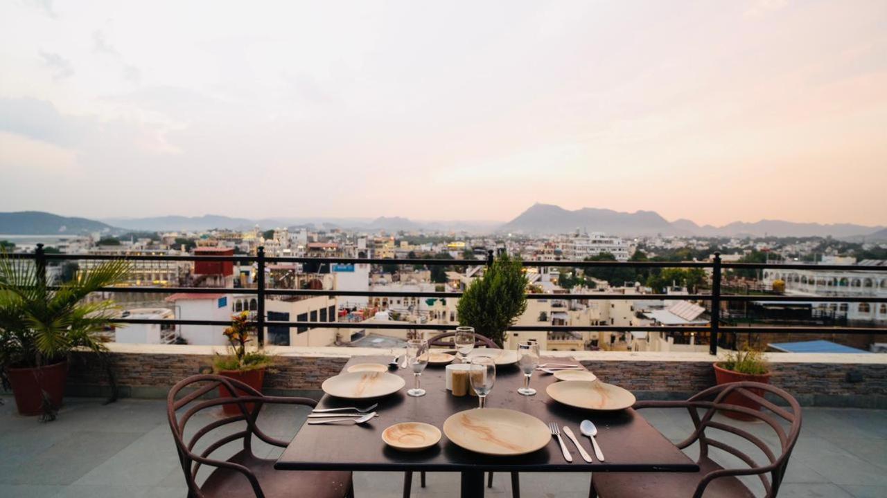 Hotel Lake Paradise Udaipur Esterno foto