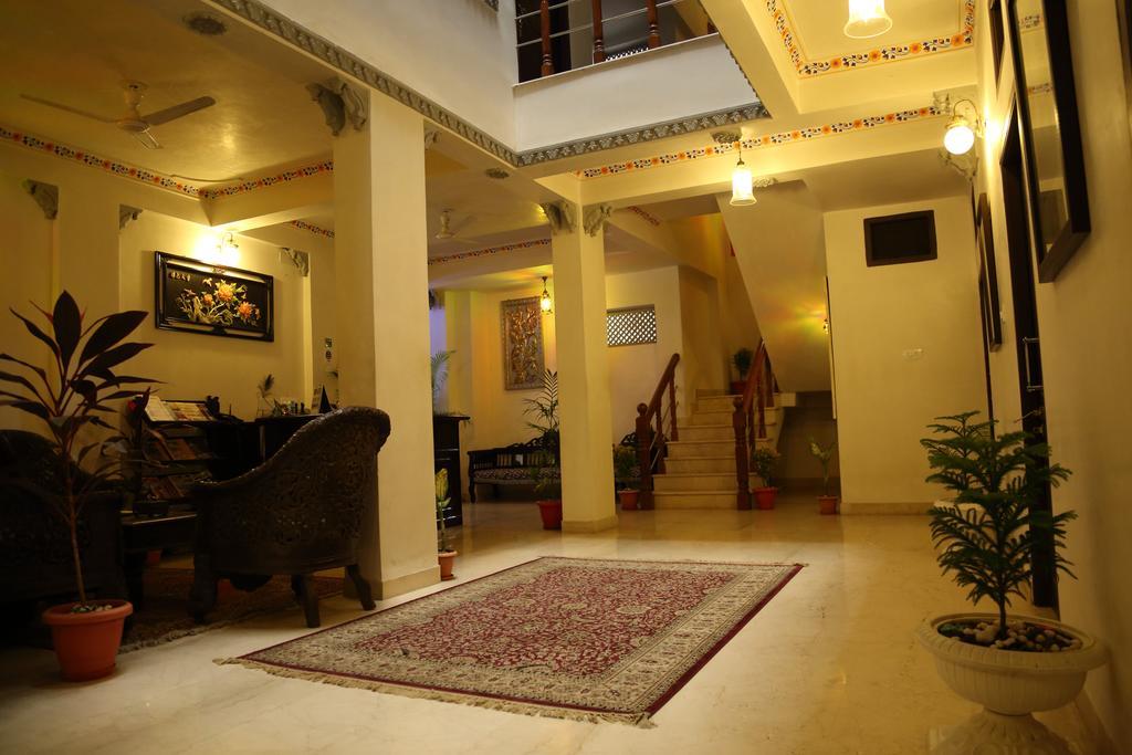 Hotel Lake Paradise Udaipur Esterno foto