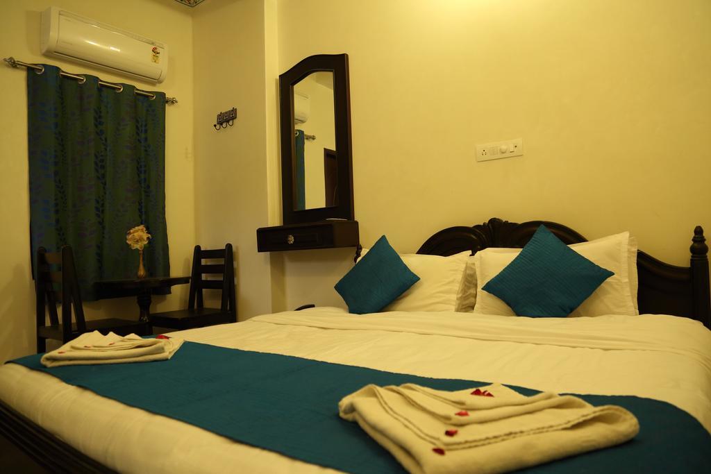 Hotel Lake Paradise Udaipur Esterno foto