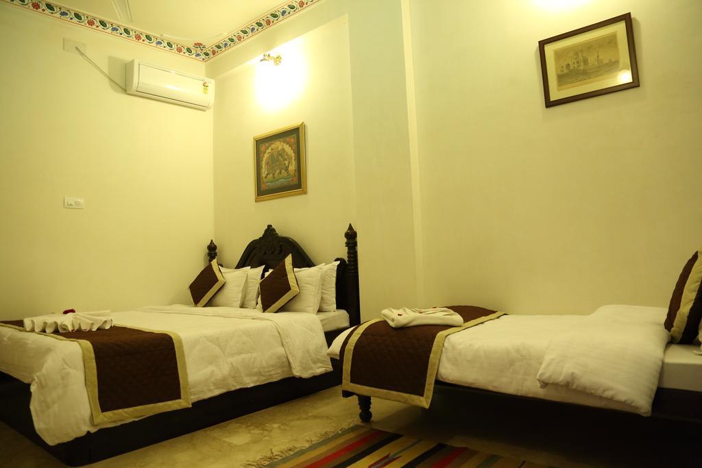 Hotel Lake Paradise Udaipur Esterno foto