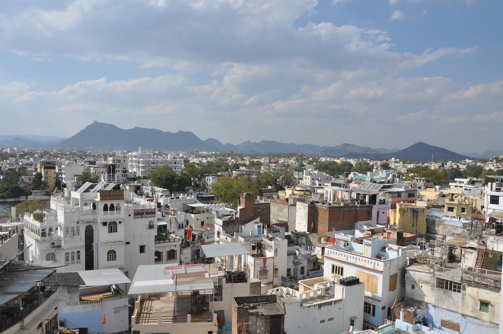 Hotel Lake Paradise Udaipur Esterno foto