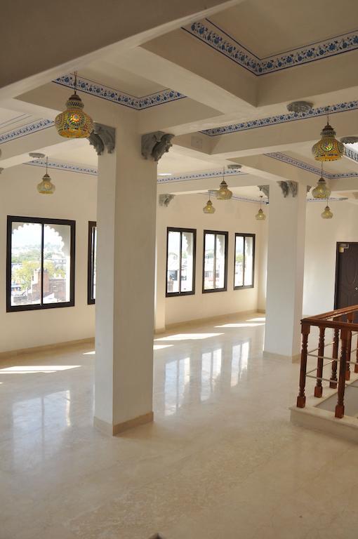 Hotel Lake Paradise Udaipur Esterno foto