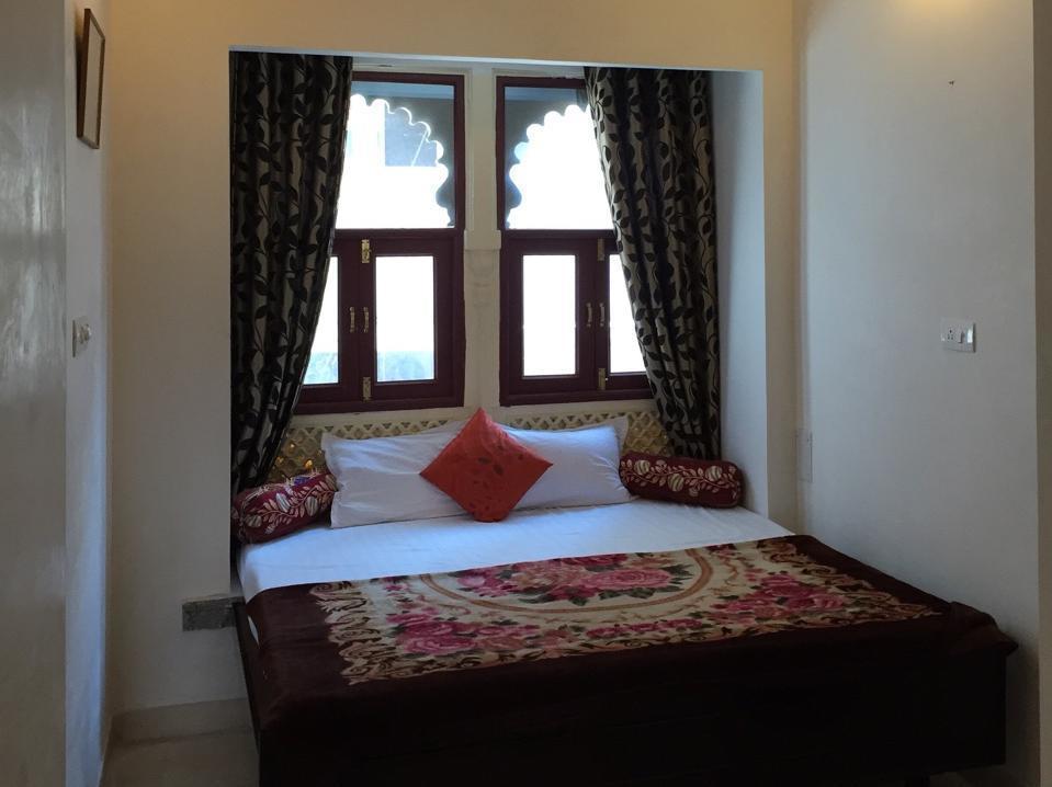 Hotel Lake Paradise Udaipur Esterno foto